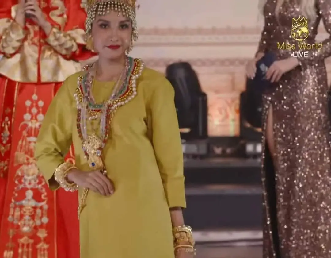 Cambodia national costume. Traditional Khmer clothing.សំលៀកបំពាក់សម័យឧត្តុង  UDDONG COSTUME