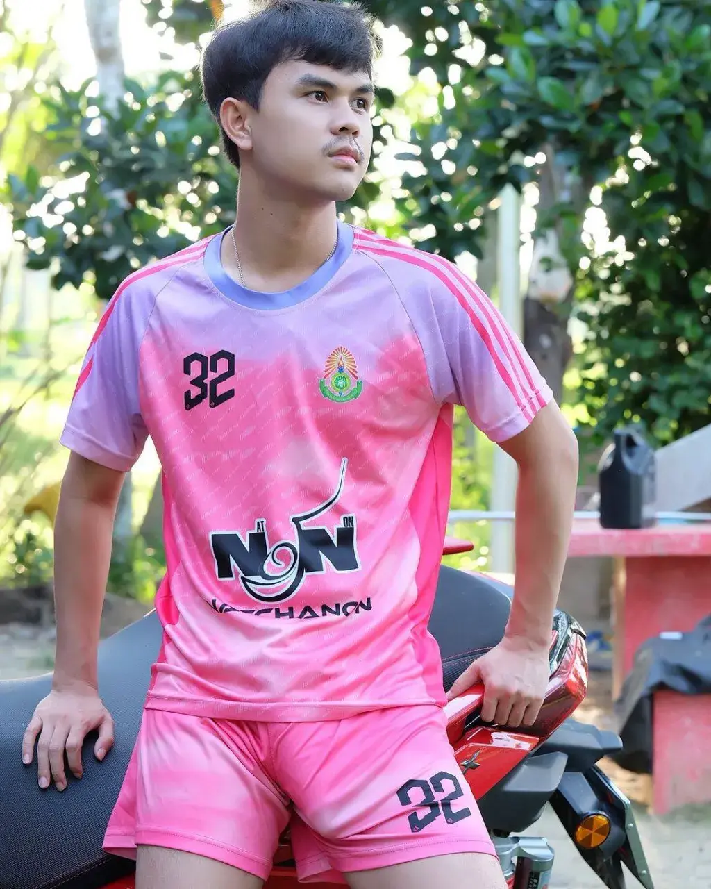 หล่อล่ำฉ่ะแฉะ