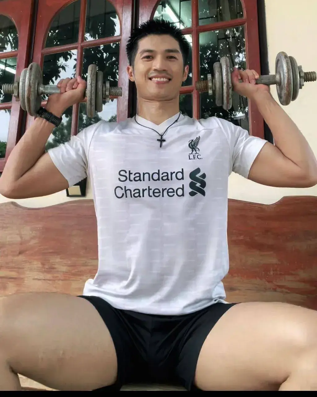 หล่อล่ำฉ่ะแฉะ