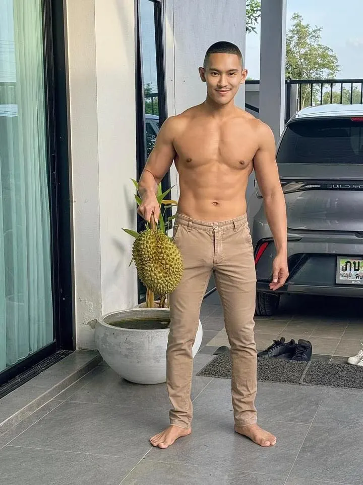 หล่อล่ำฉ่ะแฉะ