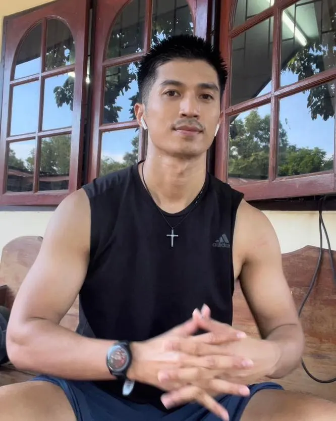 หล่อล่ำฉ่ะแฉะ