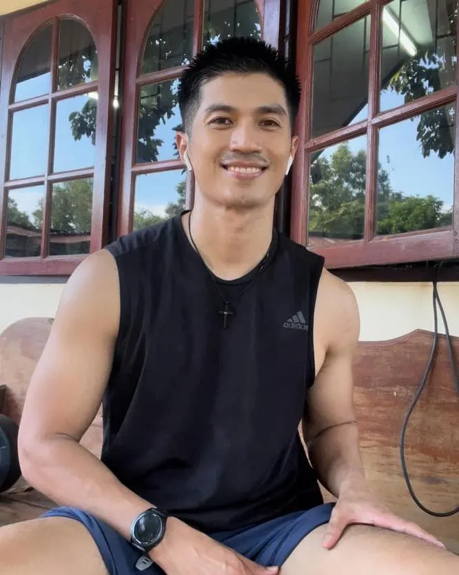 หล่อล่ำฉ่ะแฉะ