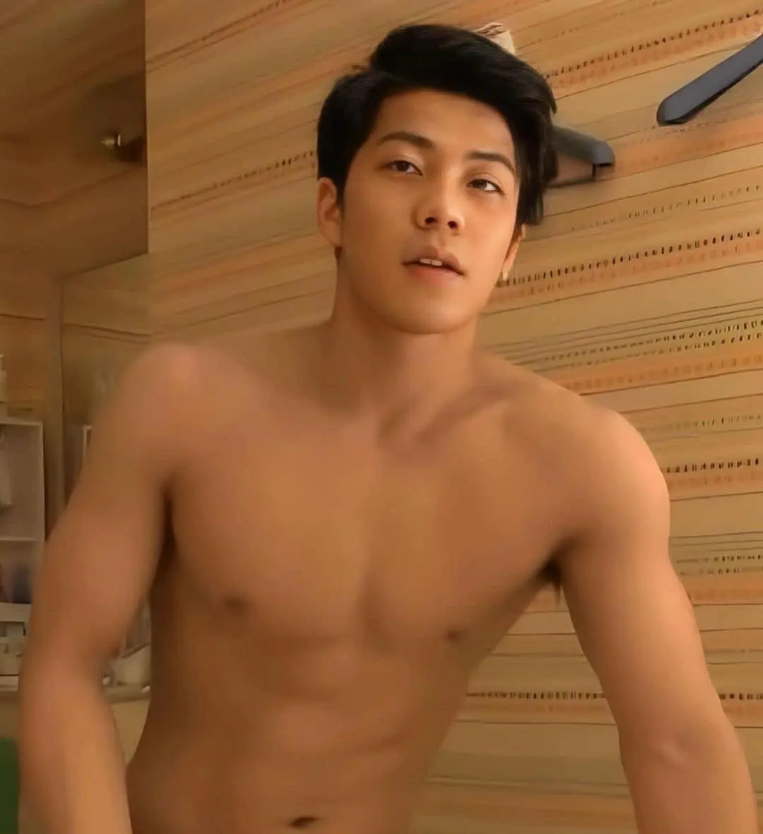 หล่อล่ำฉ่ะแฉะ