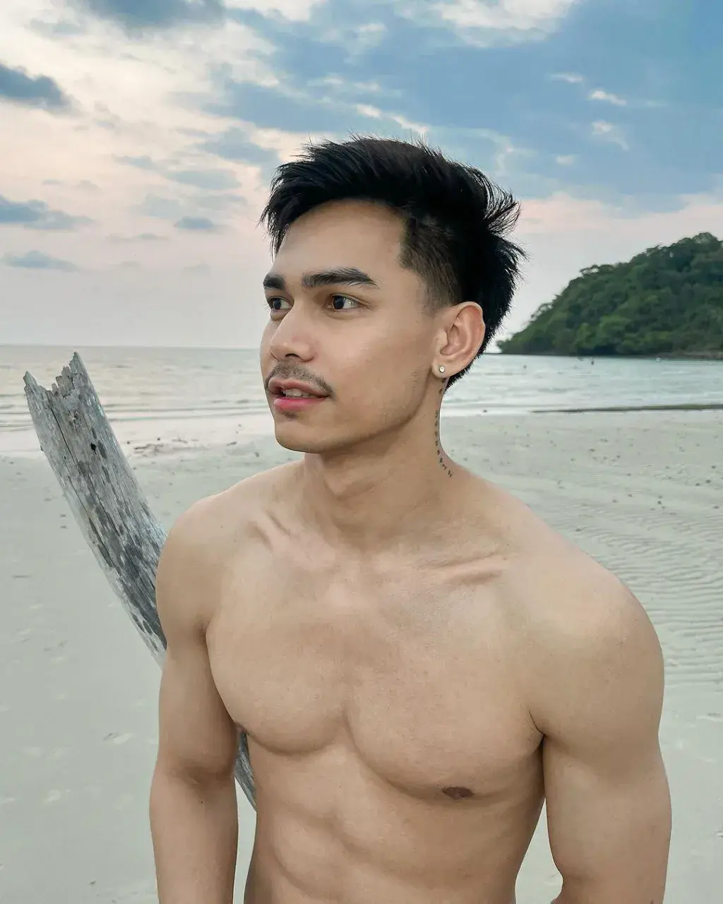 หล่อล่ำฉ่ะแฉะ