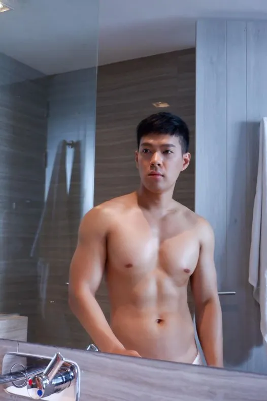 หล่อล่ำฉ่ะแฉะ