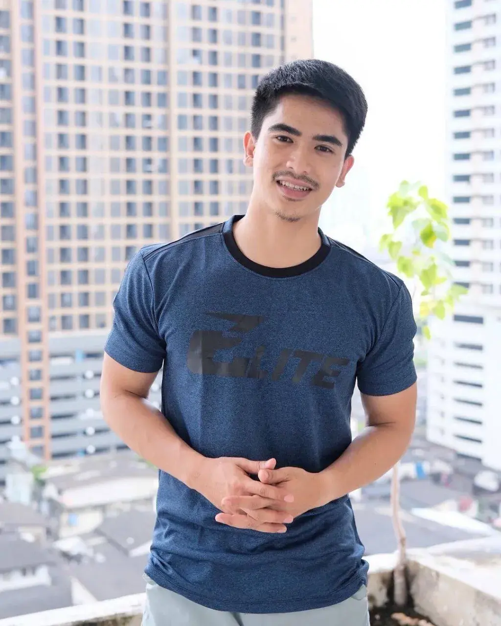 หล่อสดใส