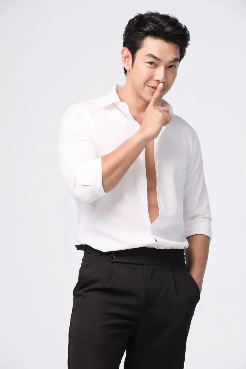 หล่อสดใส