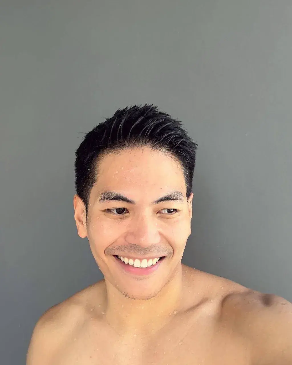 หล่อสดใส