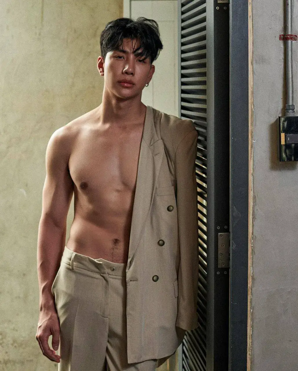 หล่อสดใส