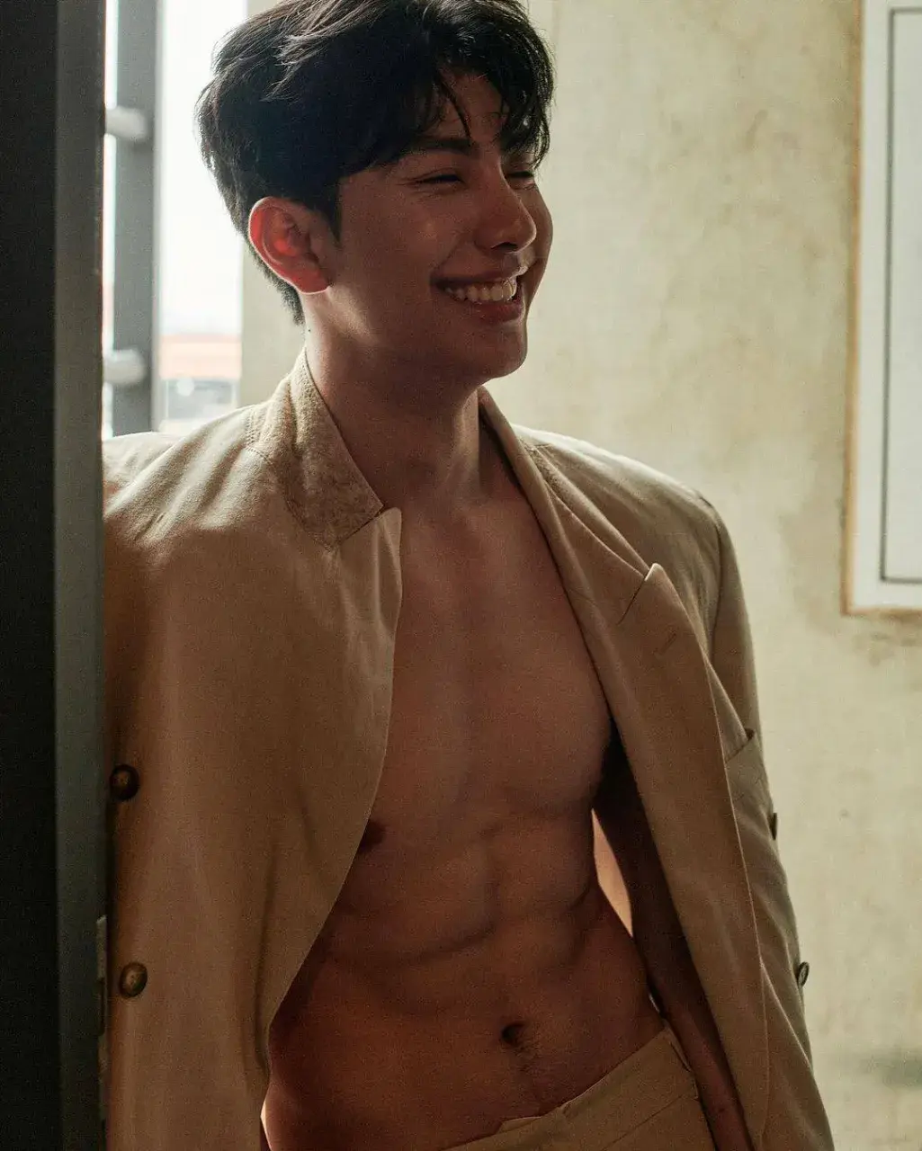 หล่อสดใส
