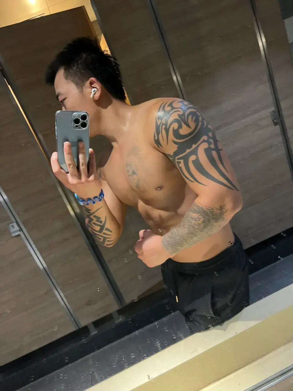 回上海第一件事，那必须先晒个灯黑一点