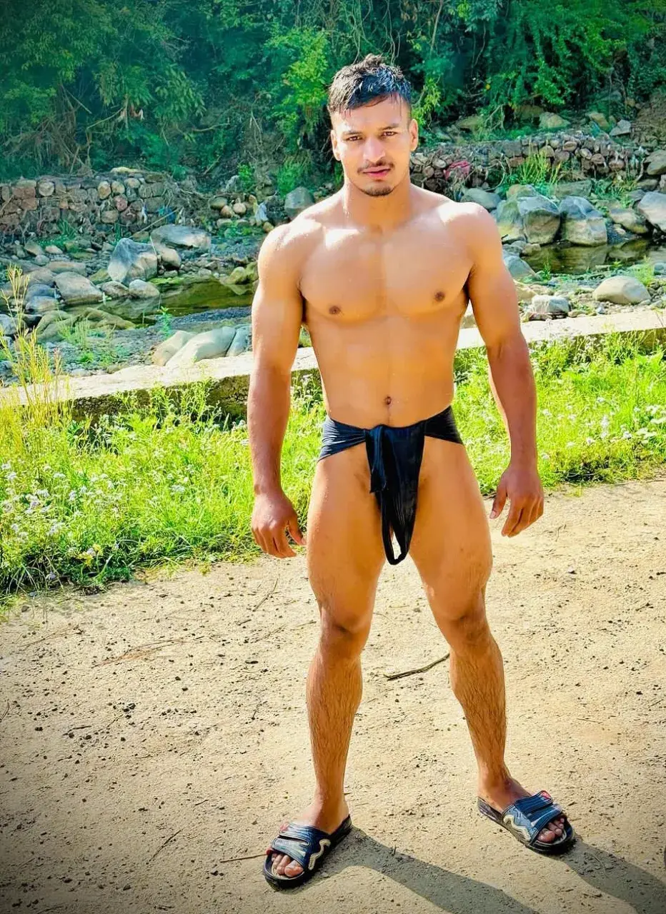 หนุ่มผ้าเตี่ยว..