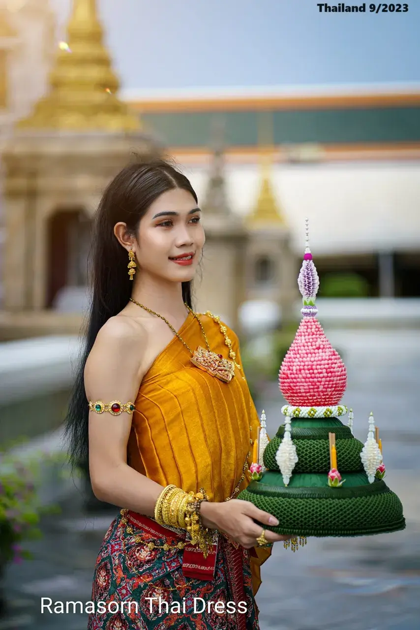 Thai Lady and Loy Krathong Festival 🇹🇭