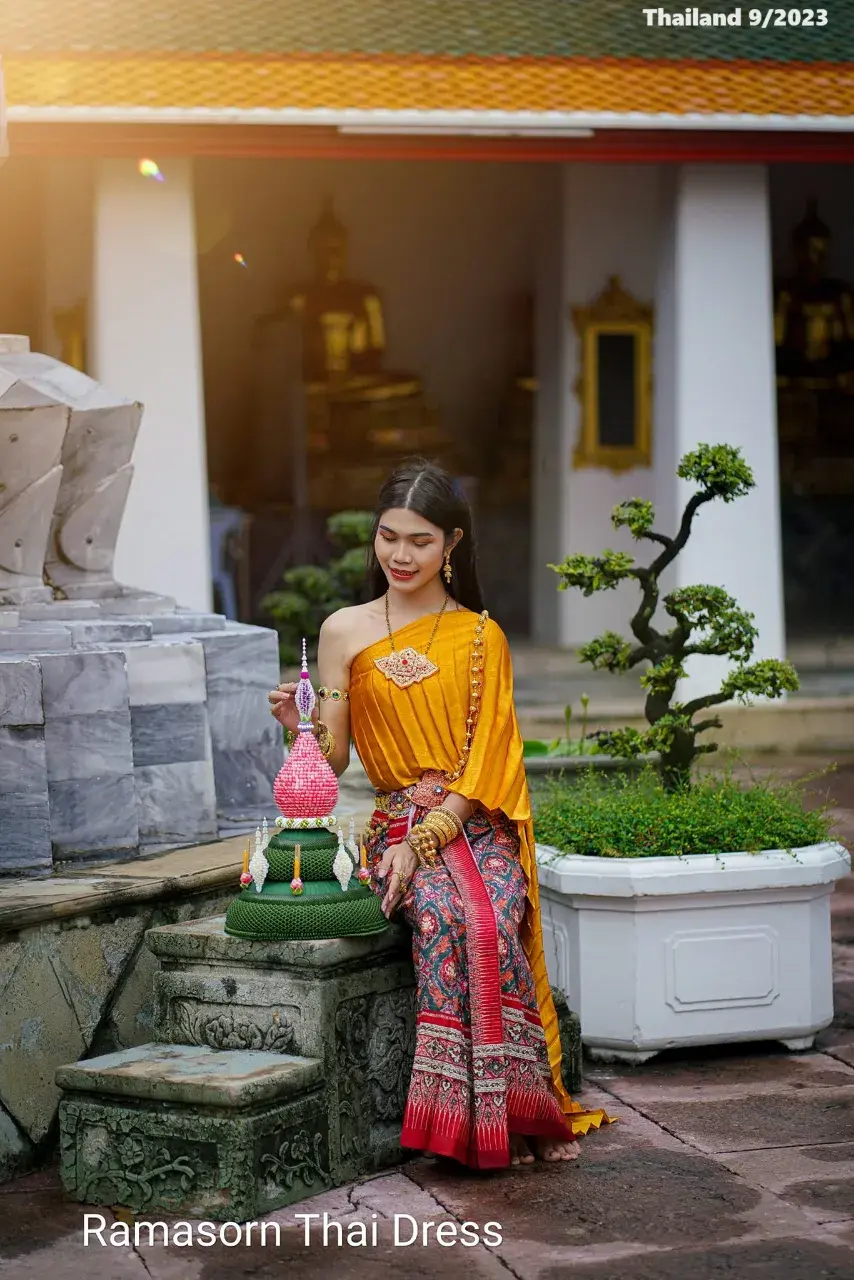 Thai Lady and Loy Krathong Festival 🇹🇭