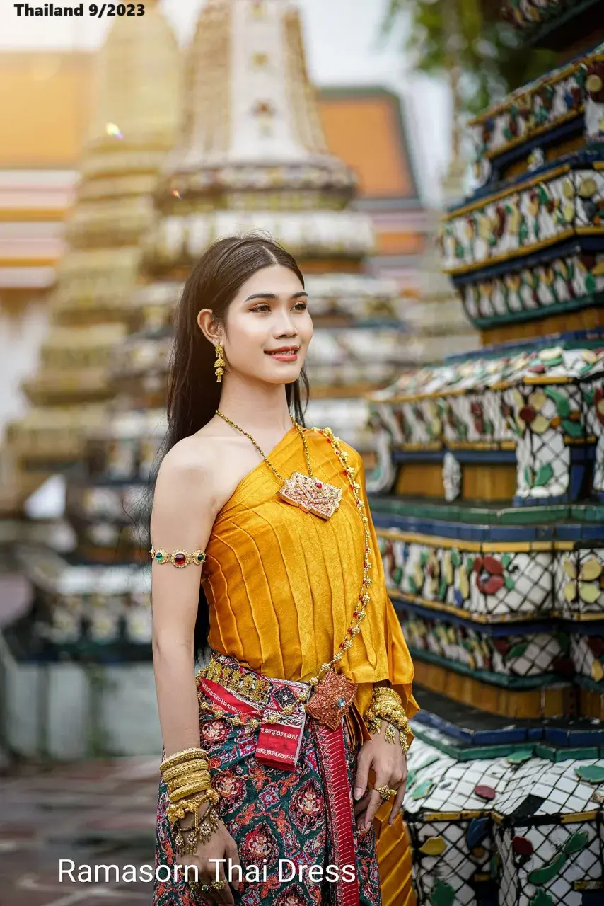 Thai Lady and Loy Krathong Festival 🇹🇭