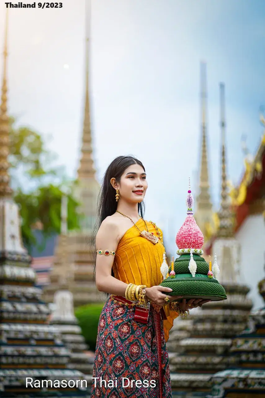 Thai Lady and Loy Krathong Festival 🇹🇭