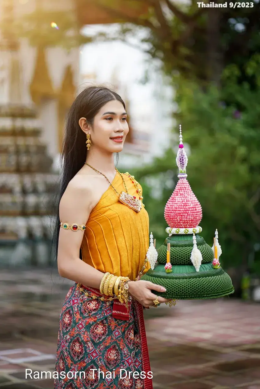 Thai Lady and Loy Krathong Festival 🇹🇭