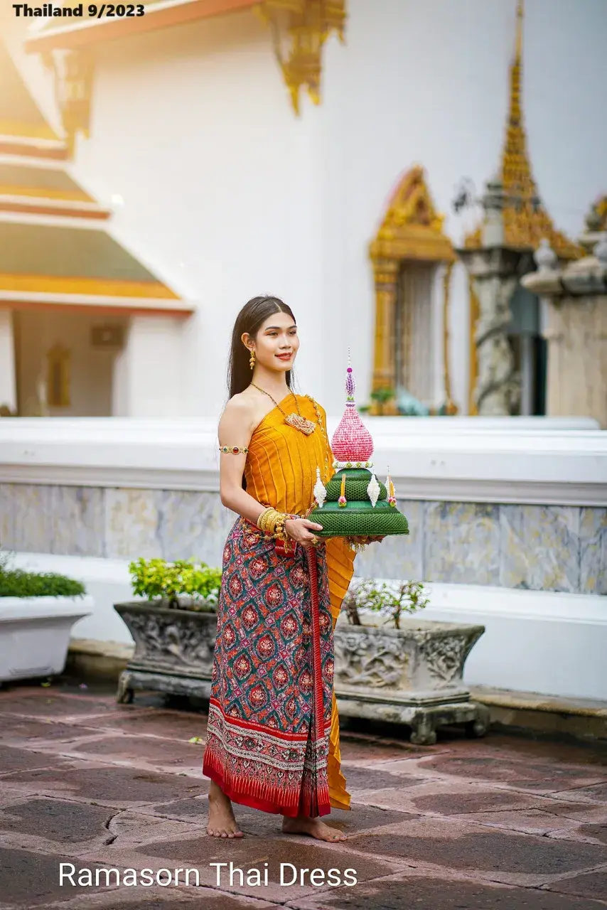 Thai Lady and Loy Krathong Festival 🇹🇭