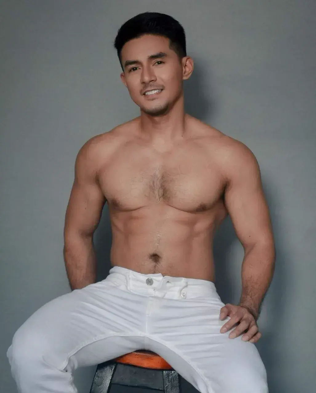 ชายกลางป่า