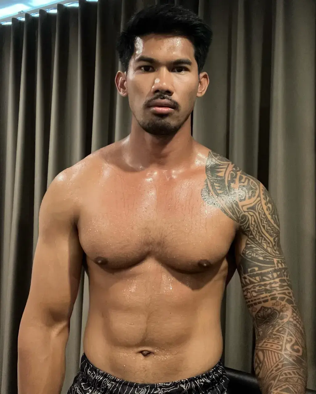 อ่าาาส์พี่เข้มมม