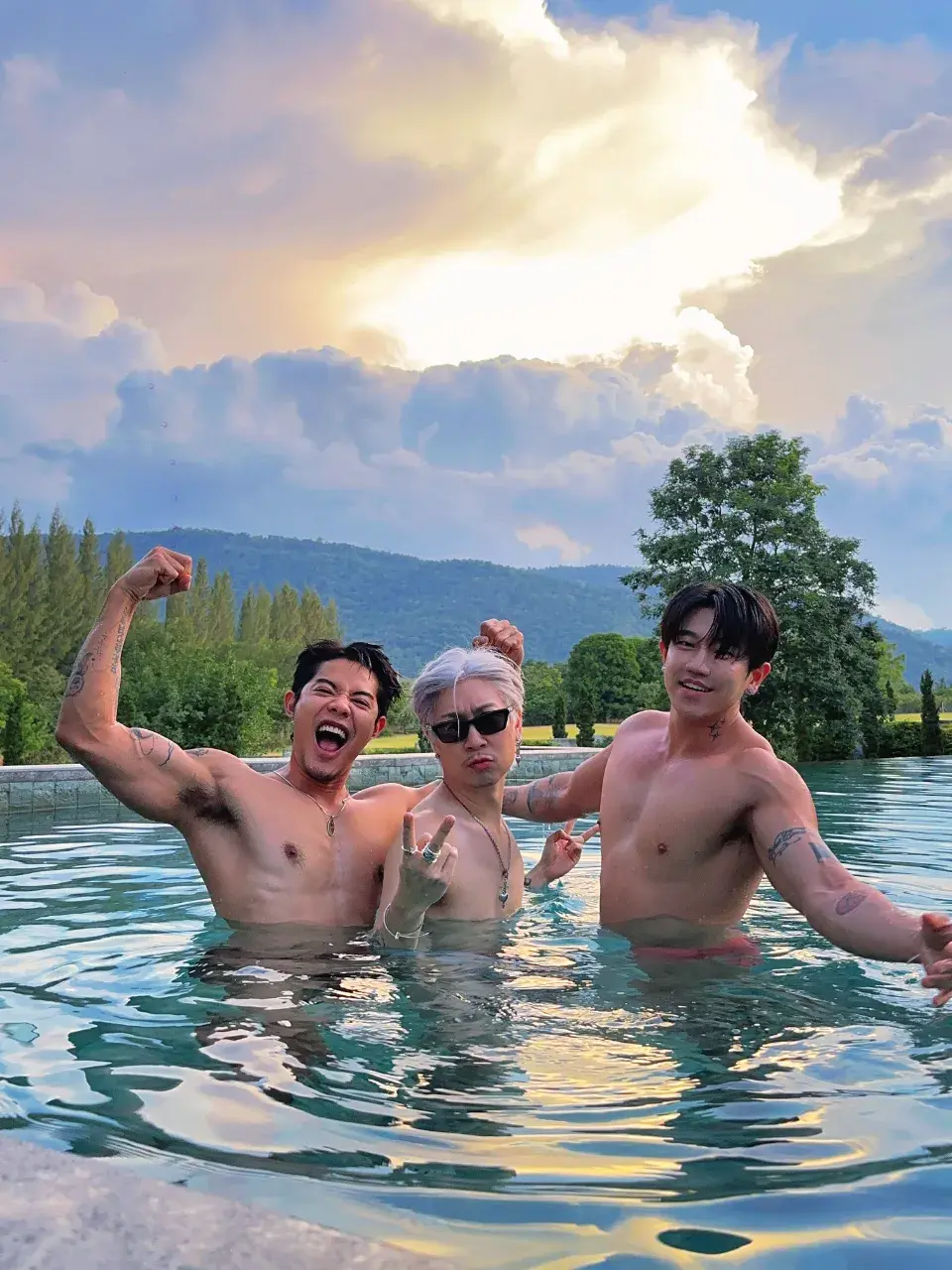 คู่รัก ระบือโลก.