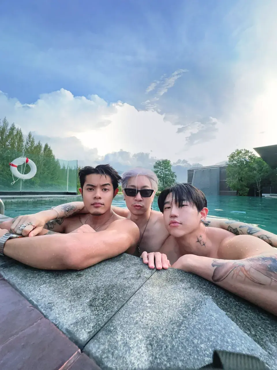 คู่รัก ระบือโลก.