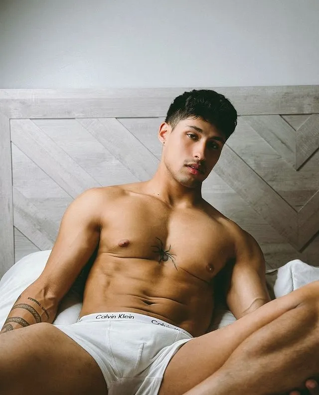 Calvin Klein Underwear ➡️ https://s.shopee.co.th/5fUYDTyqpQ