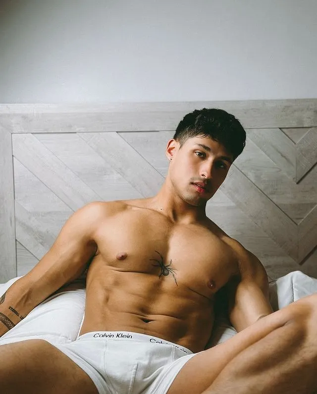 Calvin Klein Underwear ➡️ https://s.shopee.co.th/5fUYDTyqpQ