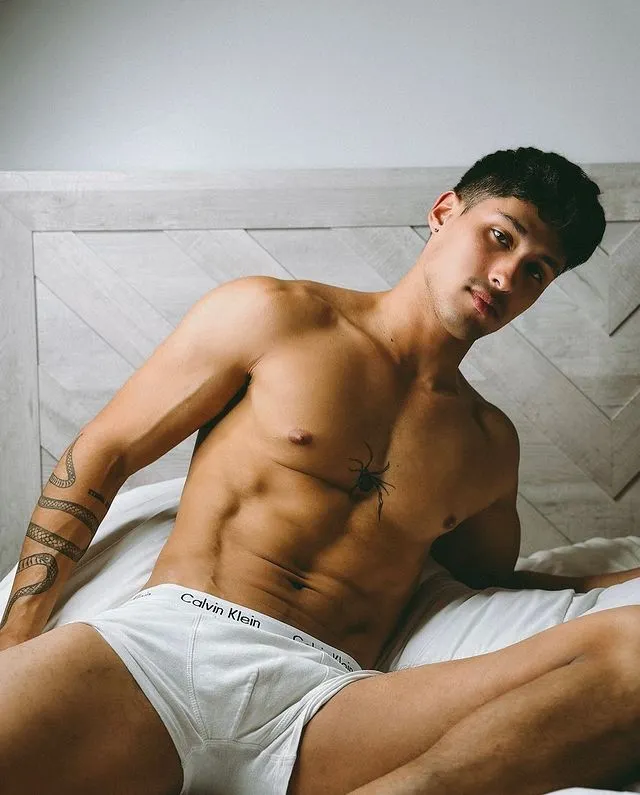 Calvin Klein Underwear ➡️ https://s.shopee.co.th/5fUYDTyqpQ