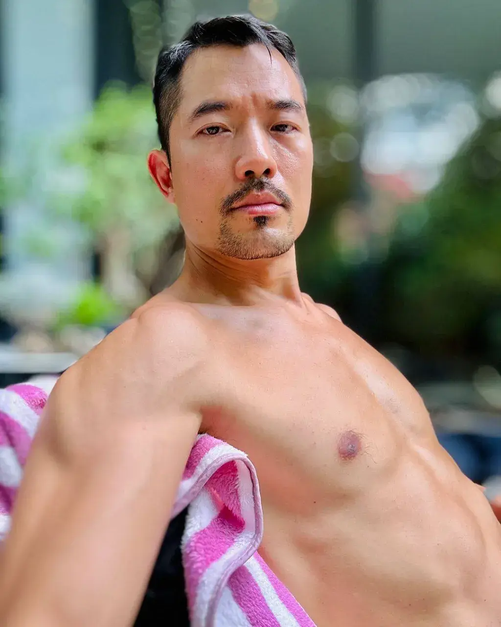 แซ่บตัวพ่อออ