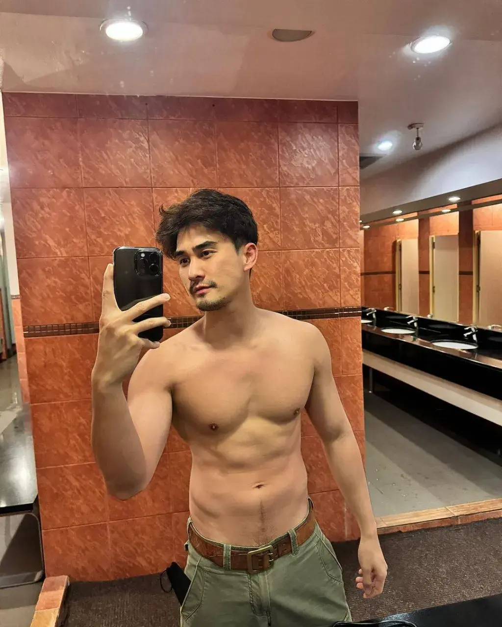 แซ่บตัวพ่อออ