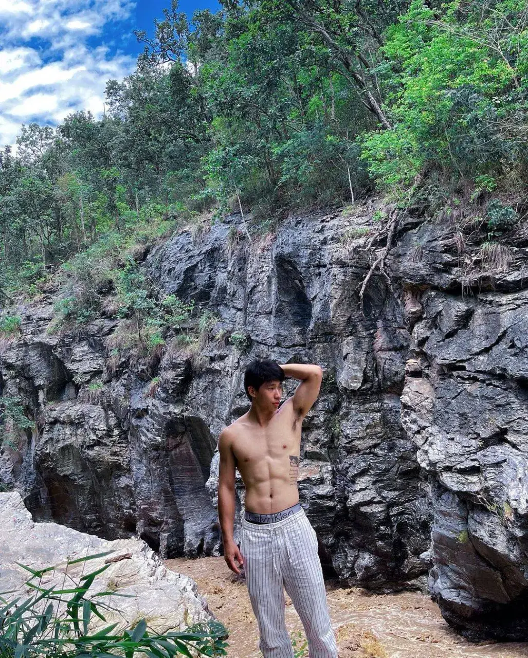 หนุ่มกลัดมัด