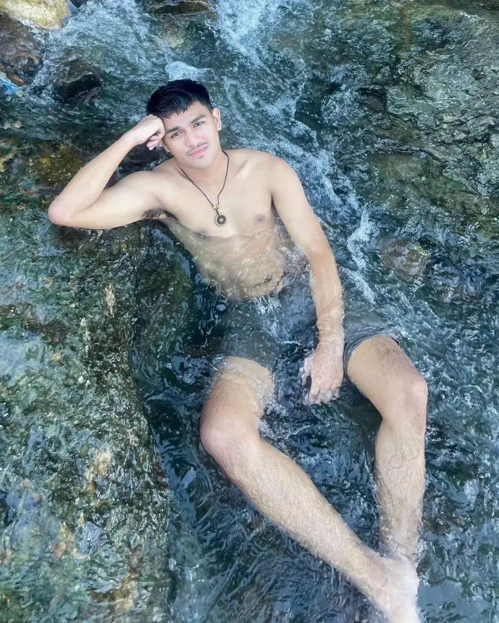 หนุ่มกลัดมัด