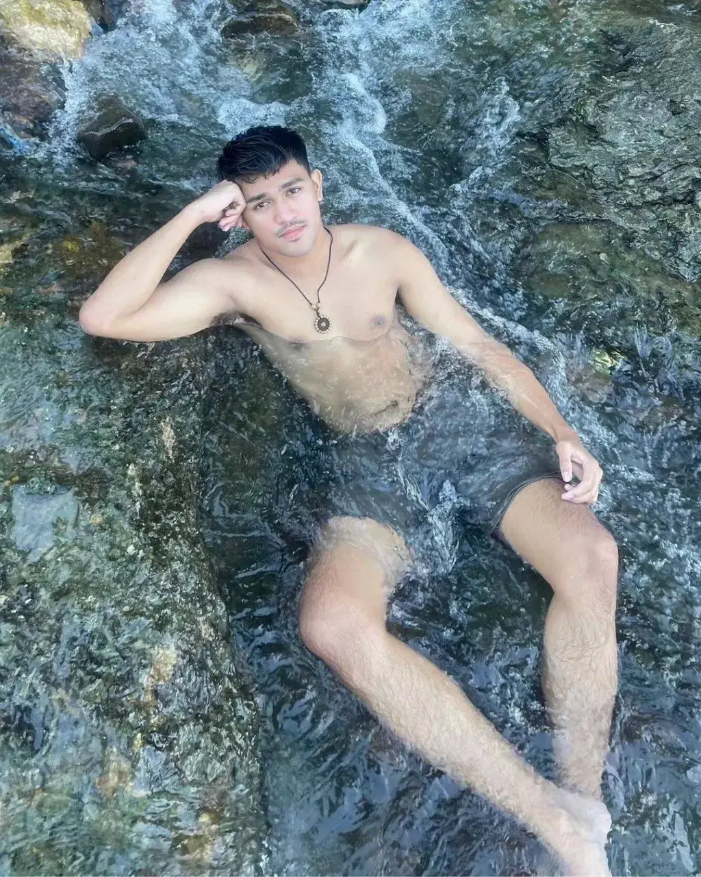 หนุ่มกลัดมัด