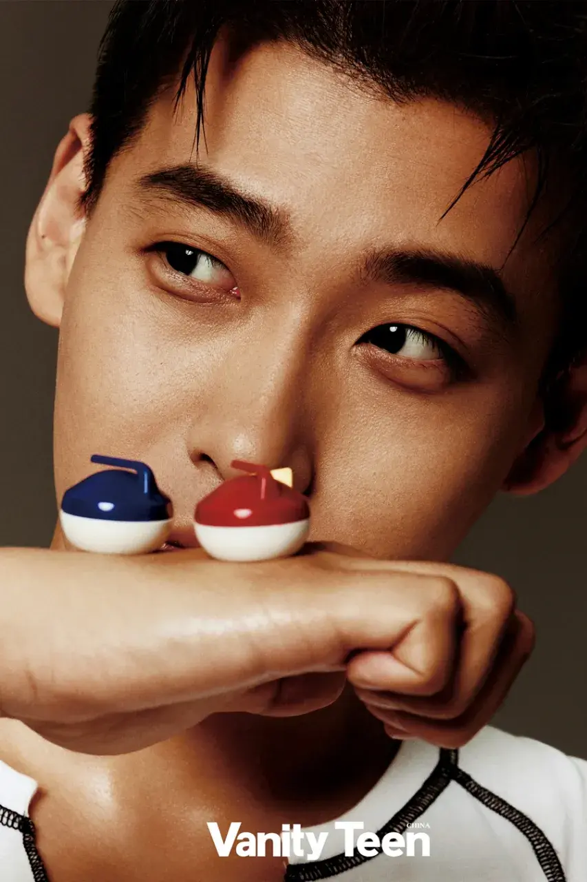Ling Zhi @ VanityTeen China July 2024