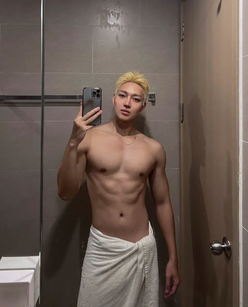 เช็กเรตติ้ง หนุ่มน้อยเวียดนาม.