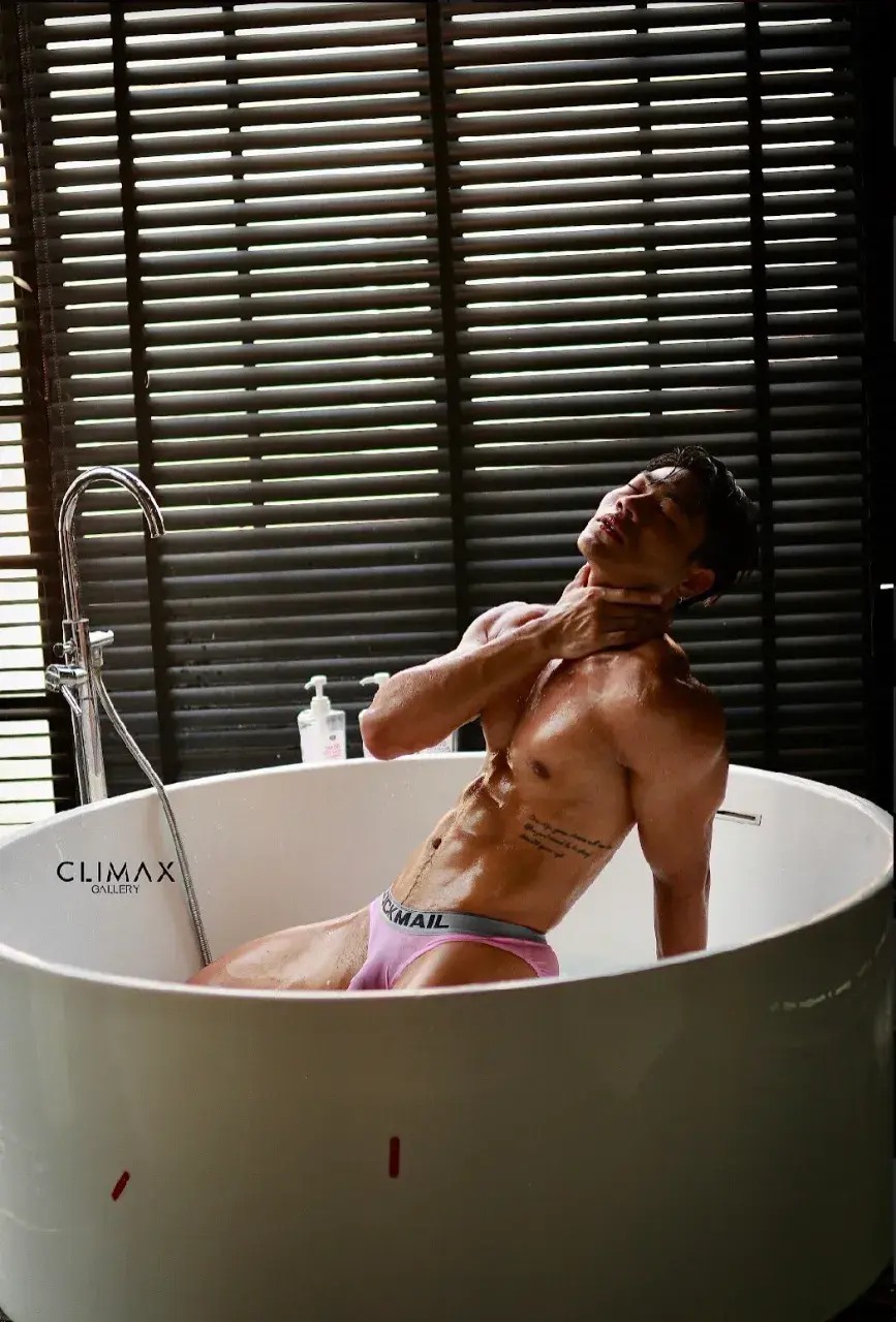 กอฟฟ์ หนุ่มเมียนมา MV หนัง X ตำนาน 3 รุม 1.