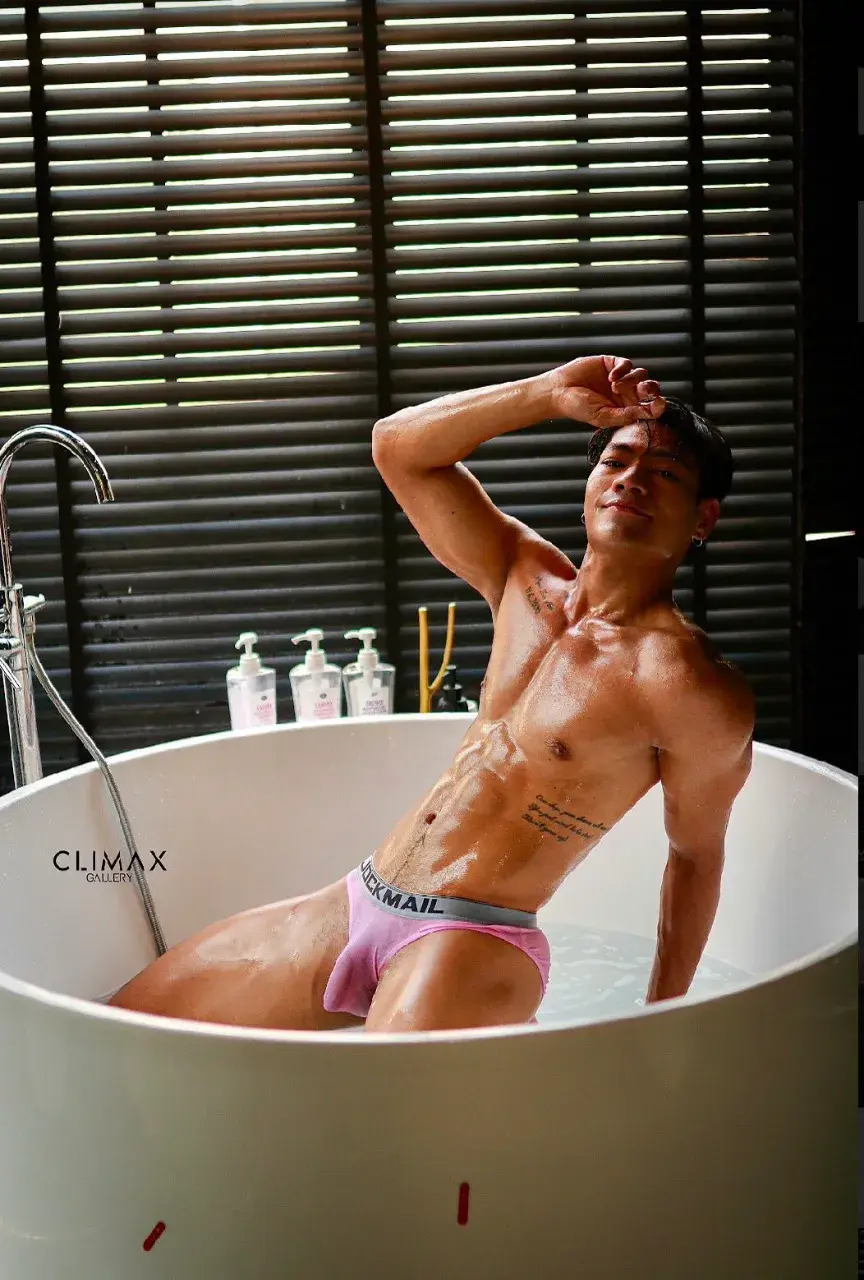 กอฟฟ์ หนุ่มเมียนมา MV หนัง X ตำนาน 3 รุม 1.
