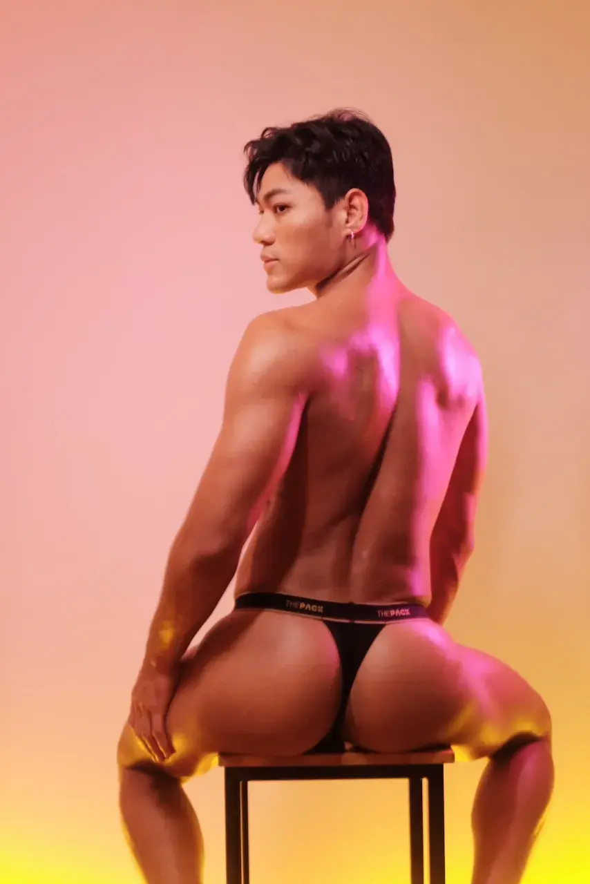 กอฟฟ์ หนุ่มเมียนมา MV หนัง X ตำนาน 3 รุม 1.
