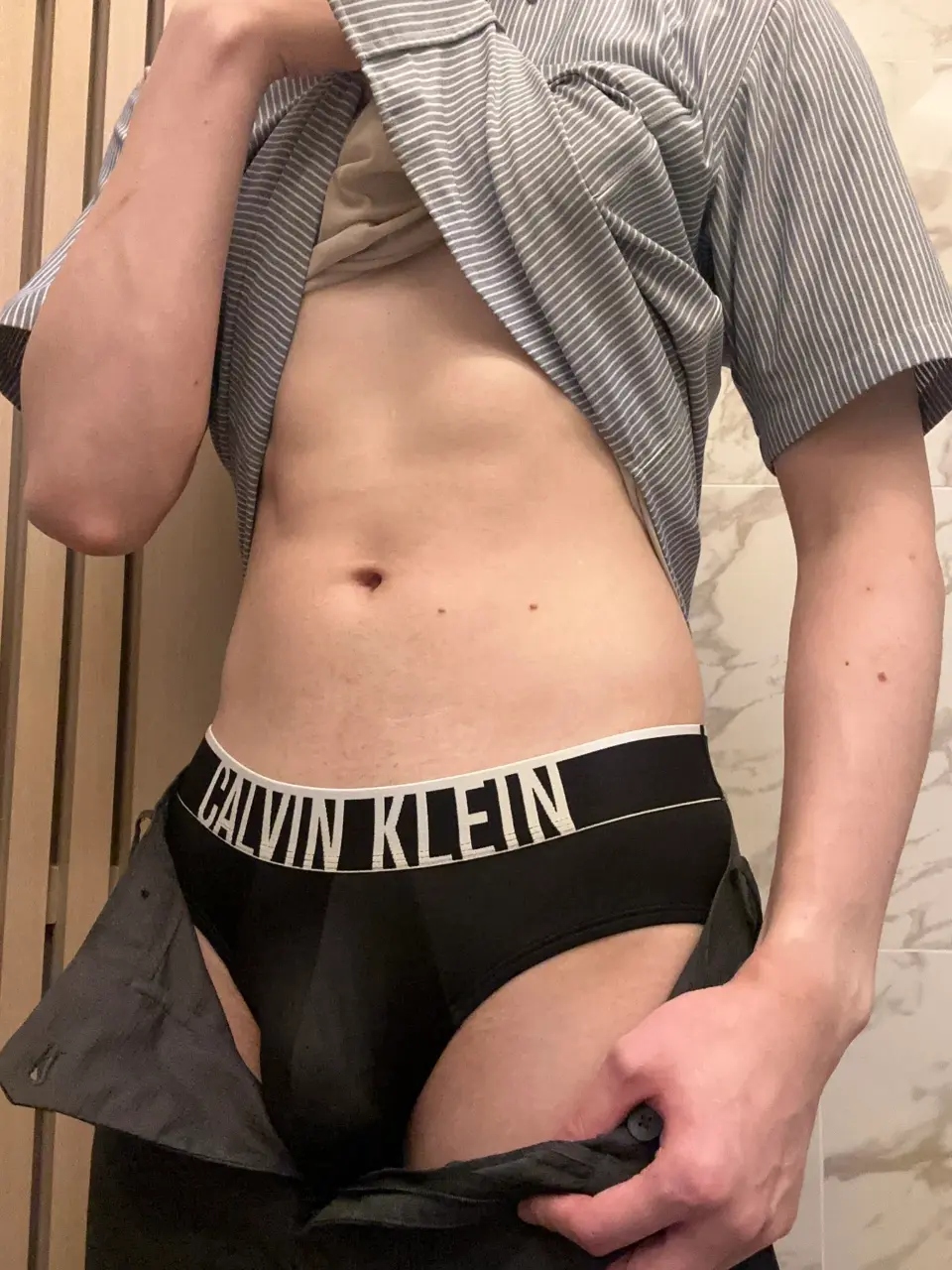 Calvin Klein Underwear ➡️ https://s.shopee.co.th/5fUYDTyqpQ