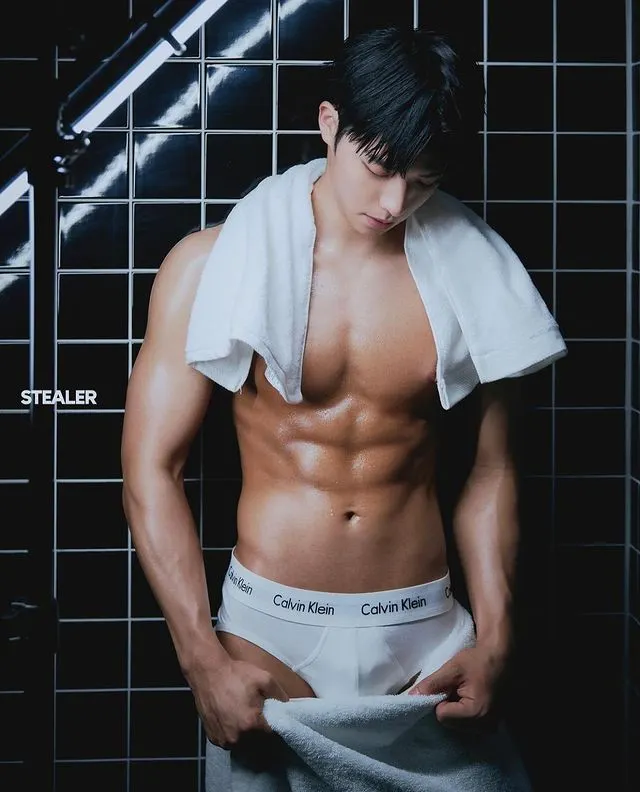 Calvin Klein Underwear ➡️ https://s.shopee.co.th/5fUYDTyqpQ
