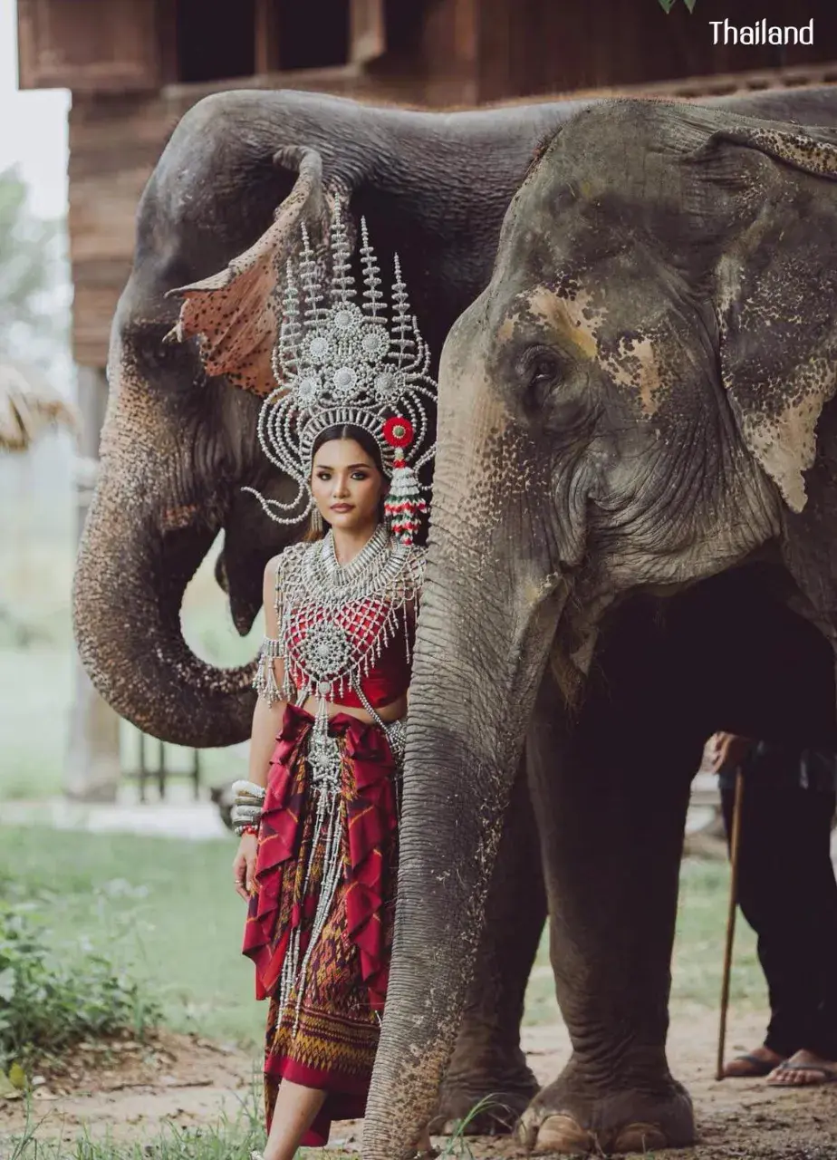 Thai Apsara and the Elephant 🇹🇭