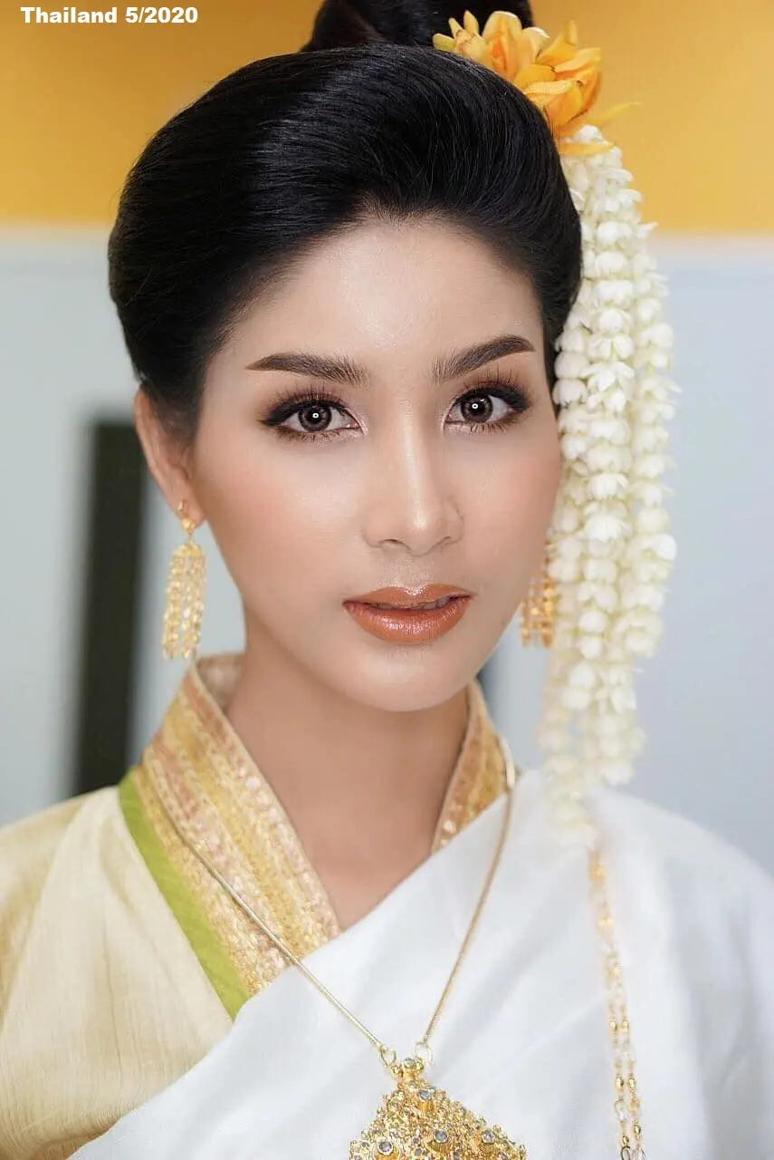 Tan Apasara in Isan Thai Costume 🇹🇭