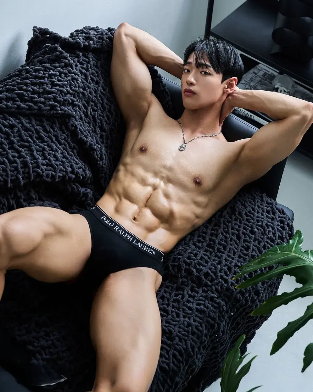 ผู้ชายนมแน่น (6)