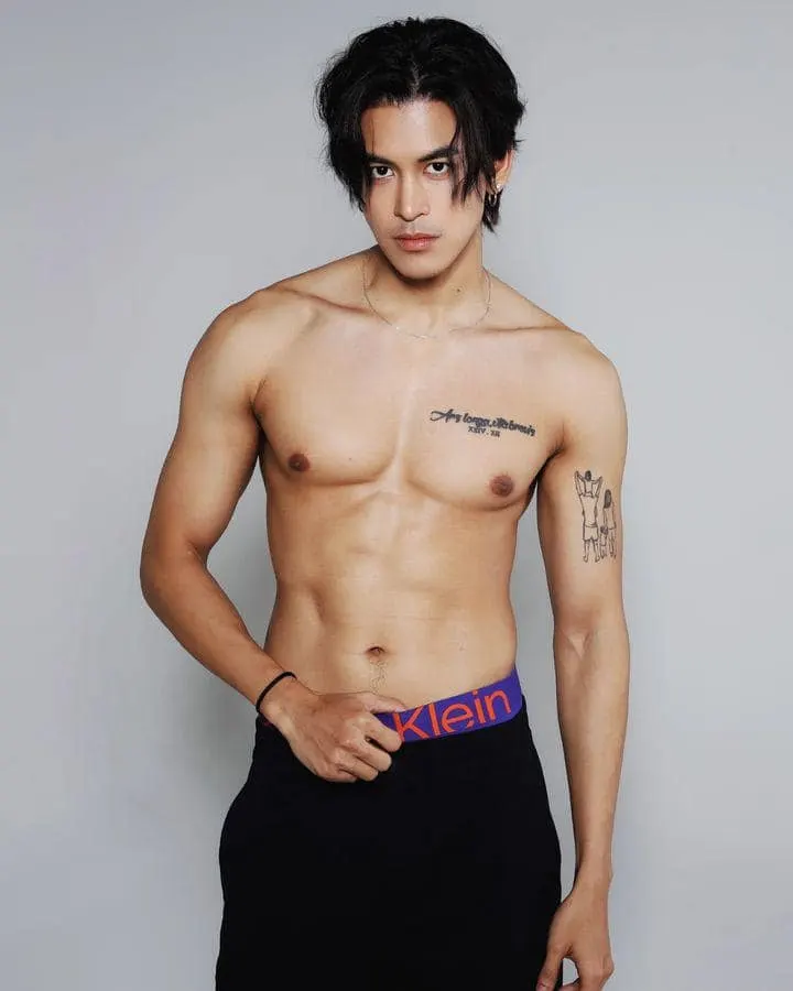 ผู้ชายนมแน่น (6)