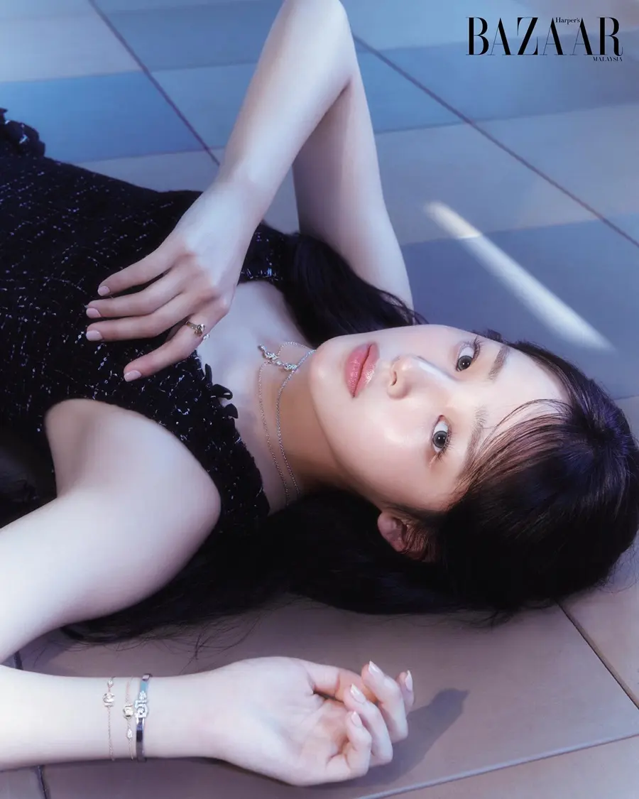 (NewJeans) Minji @ Harper&rsquo;s BAZAAR Malaysia December 2024