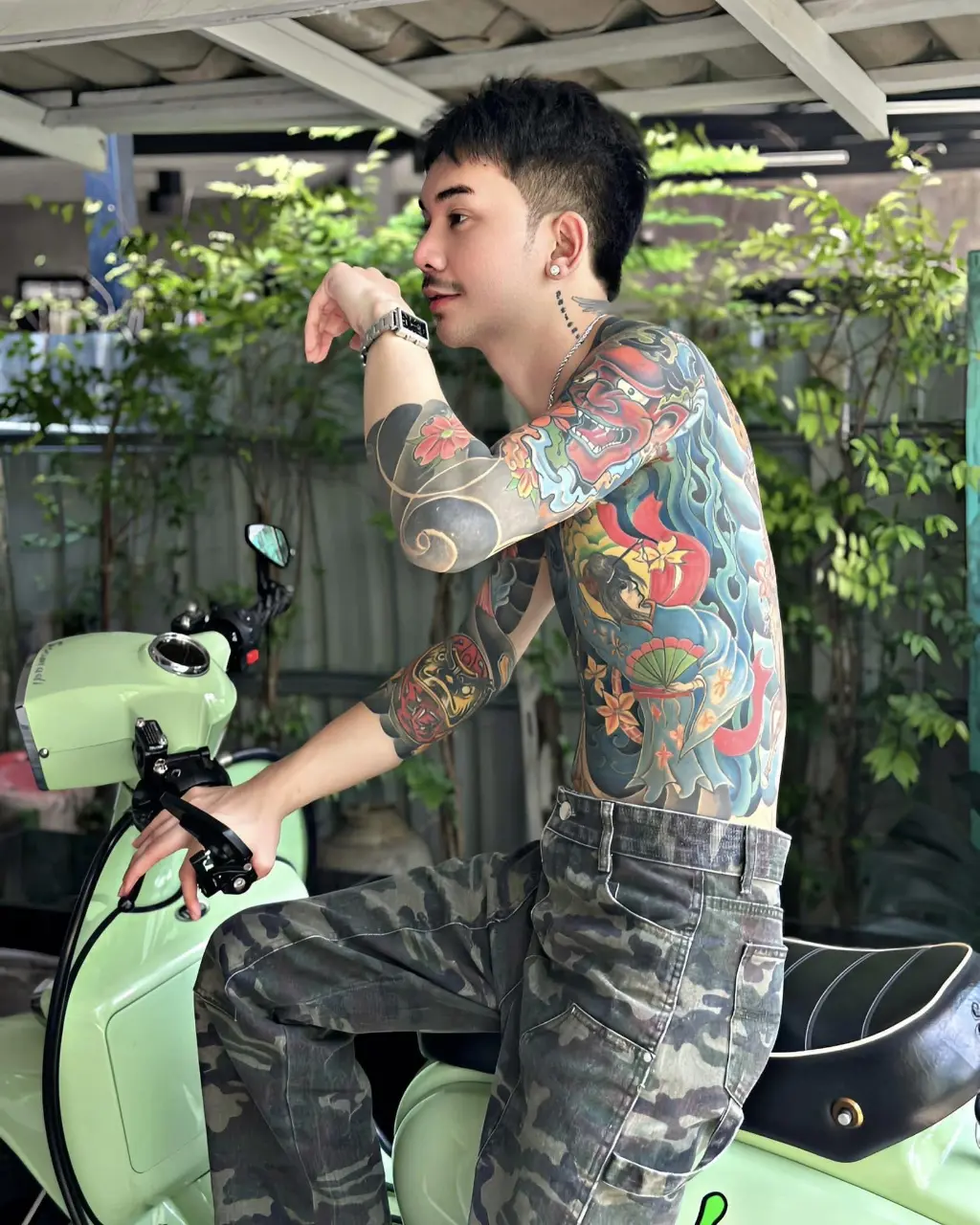 ผู้บ่าวสักลาย