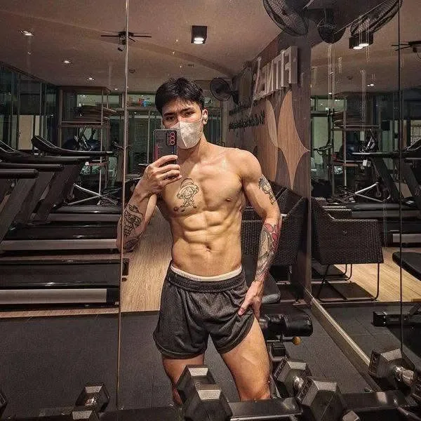 ผู้บ่าวสักลาย