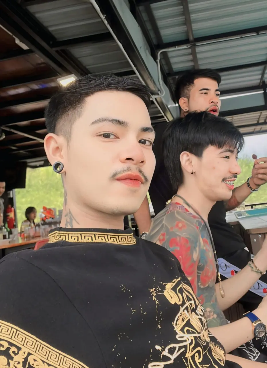 ผู้บ่าวสักลาย