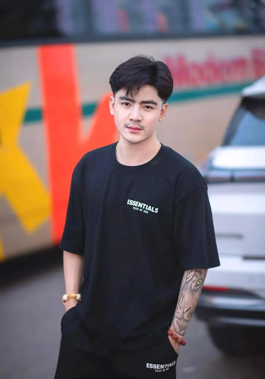 ผู้บ่าวสักลาย